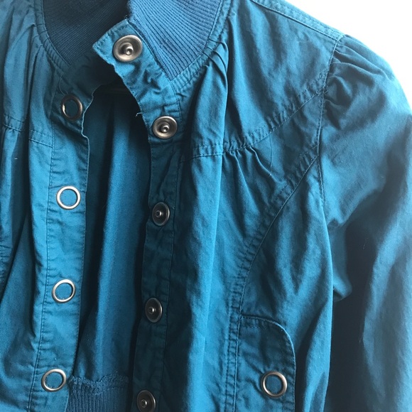 Chic Blue Crop Jacket - Picture 4 of 5